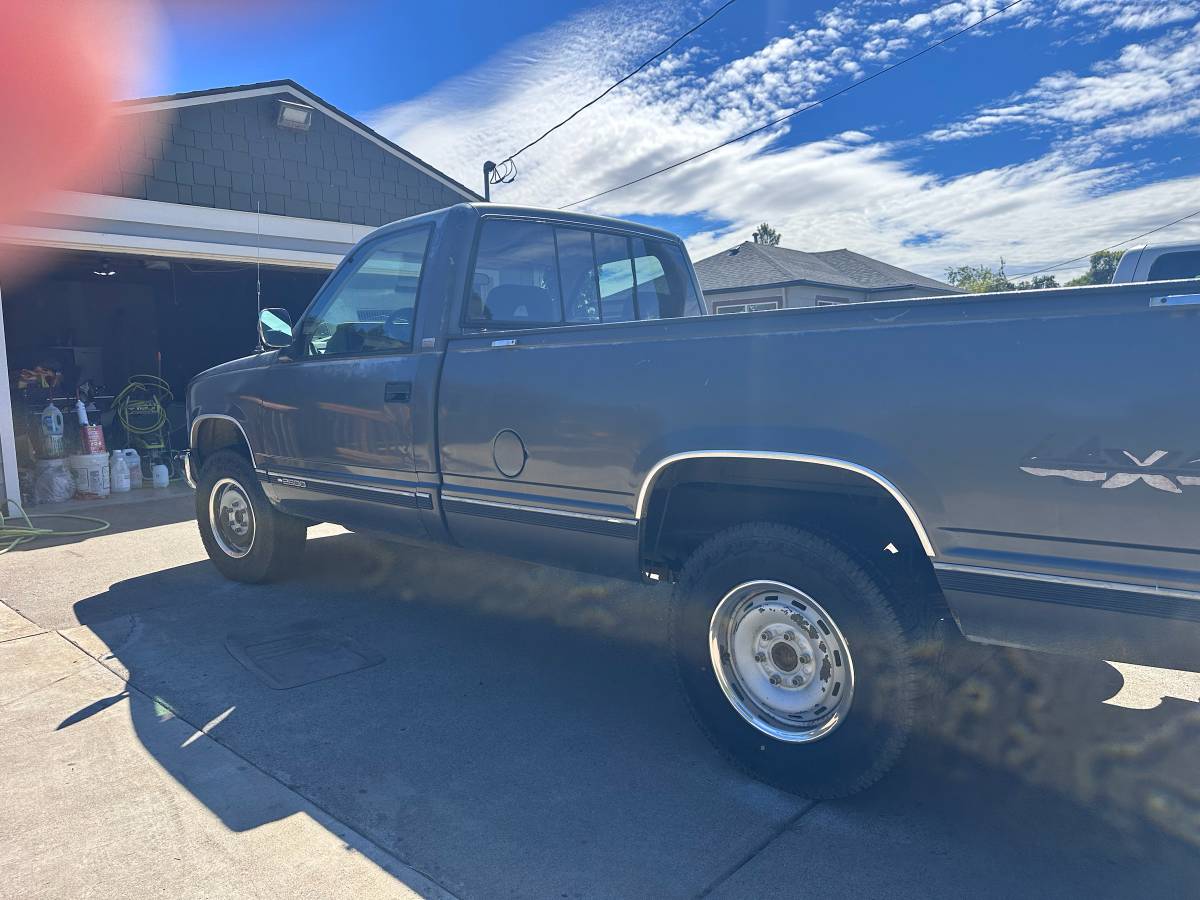 Chevrolet-Silverado-2500hd-1993-grey