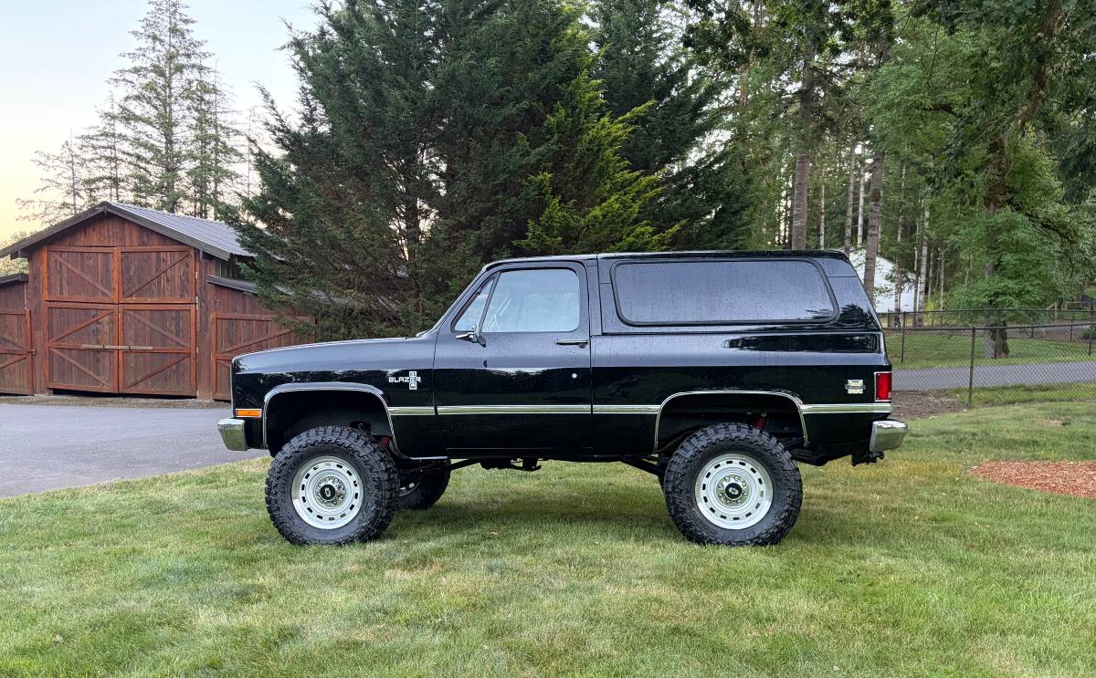 Chevrolet-Silverado-blazer-1981