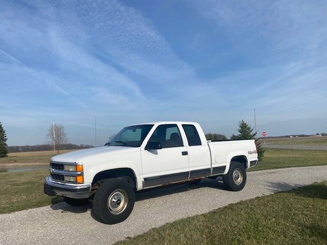 Chevrolet-Silverado-k2500-1996-white