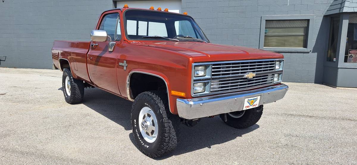 Chevrolet-Silverado-k30-1983-custom