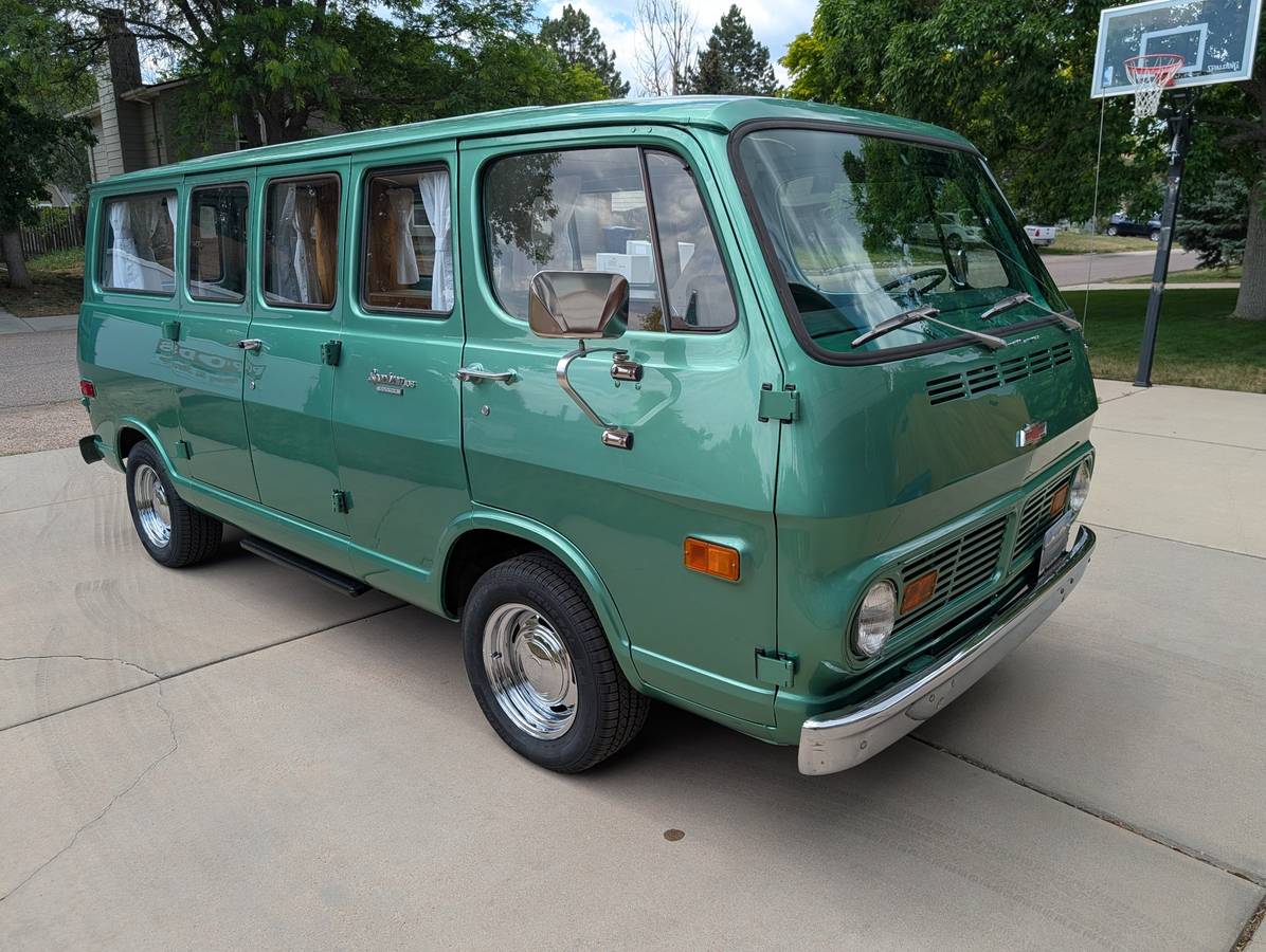 Chevrolet-Sportvan-custom-108-g10-1968-green