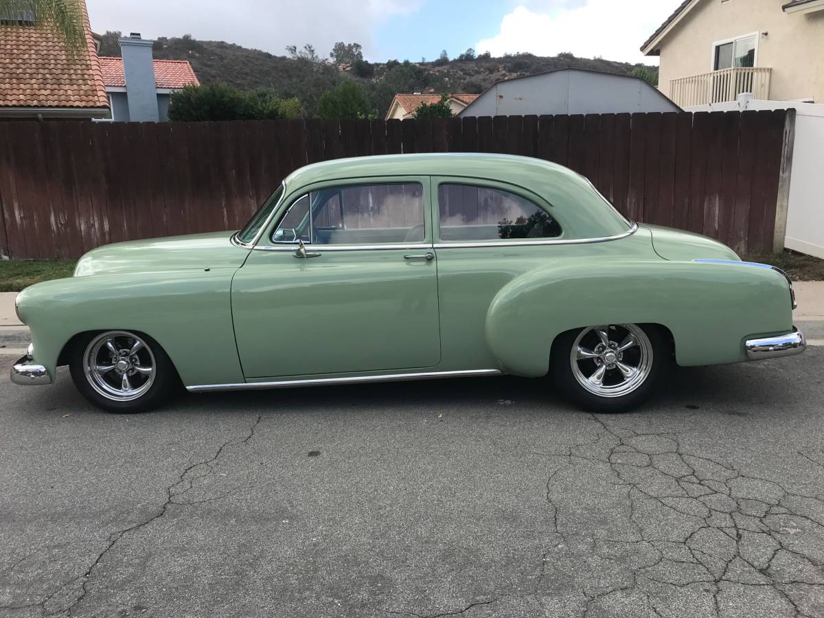 Chevrolet-Styleline-deluxe-1951-green