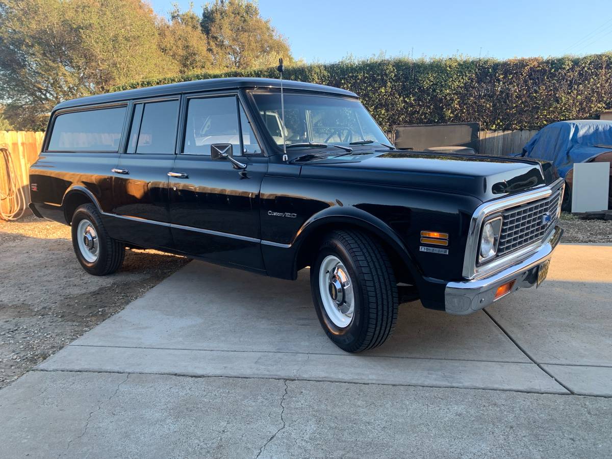 Chevrolet-Suburban-1972-black