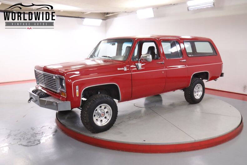 Chevrolet-Suburban-1974-Red-Brown