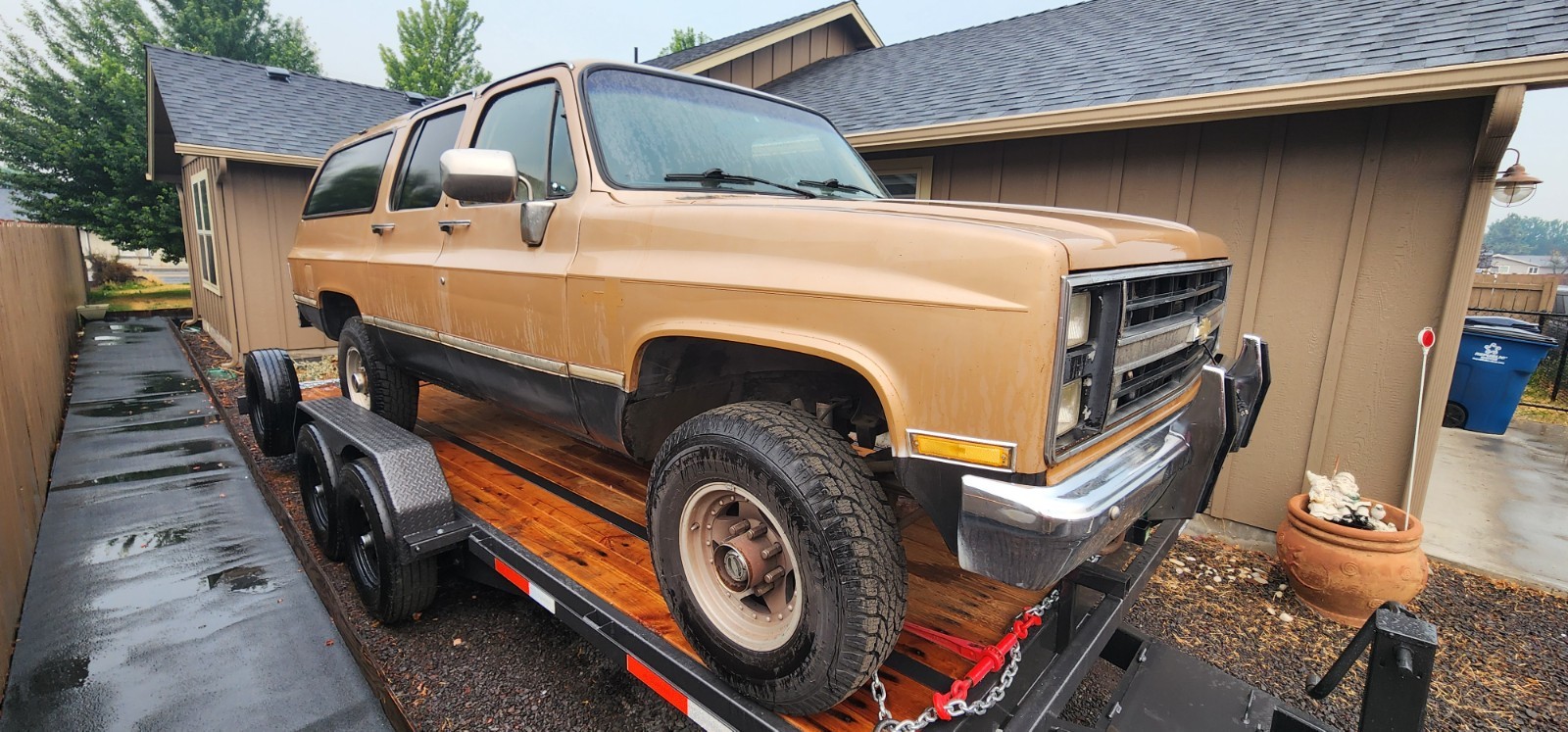 Chevrolet-Suburban-1986-SUV-Tan