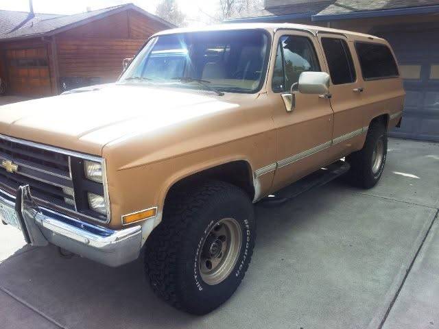 Chevrolet-Suburban-1986