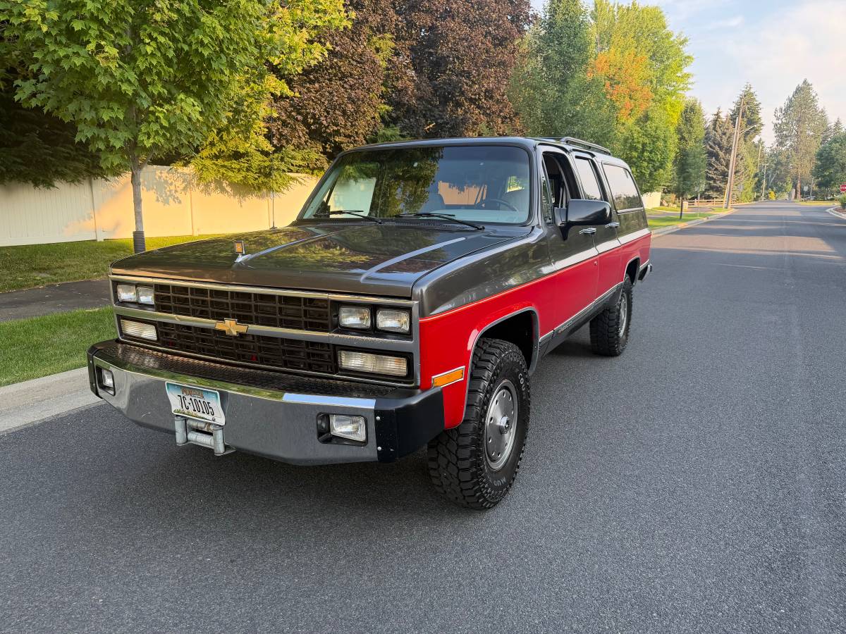 Chevrolet-Suburban-1991-grey