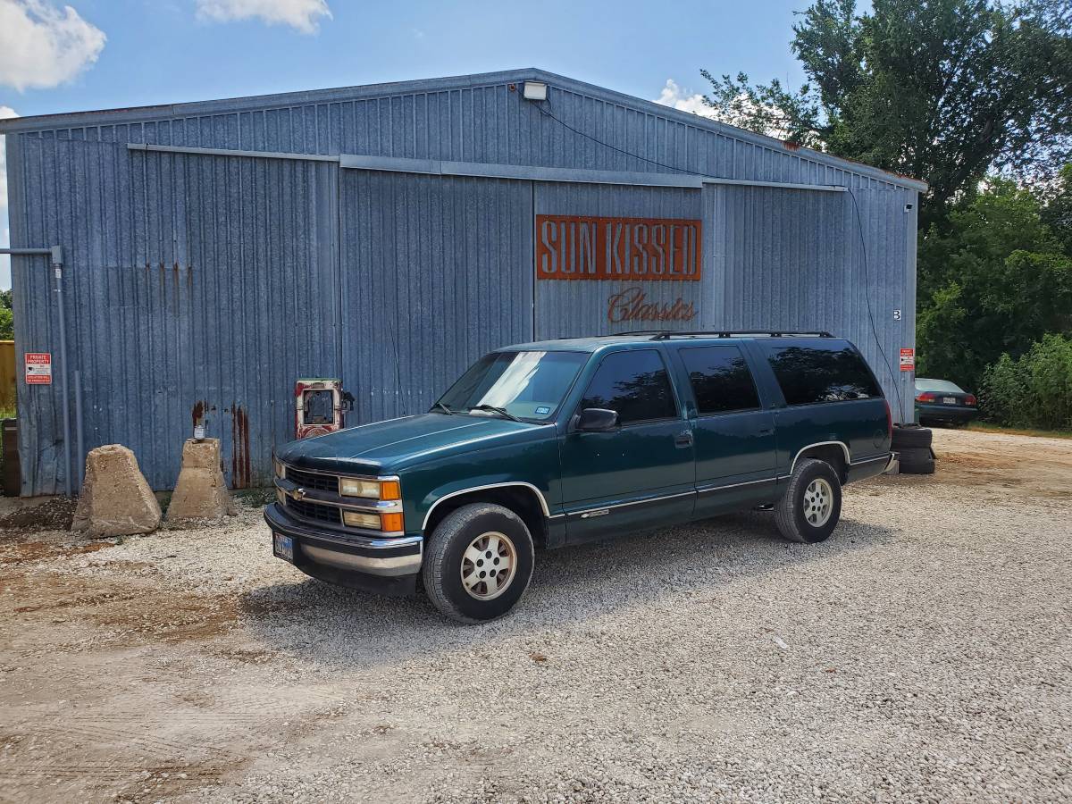 Chevrolet-Suburban-1995