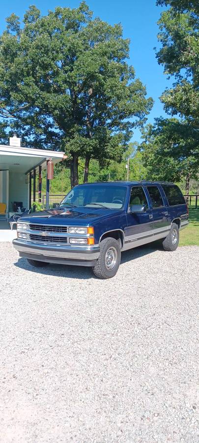Chevrolet-Suburban-1995-blue