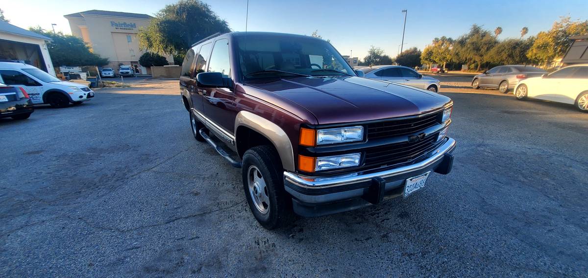 Chevrolet-Suburban-1996