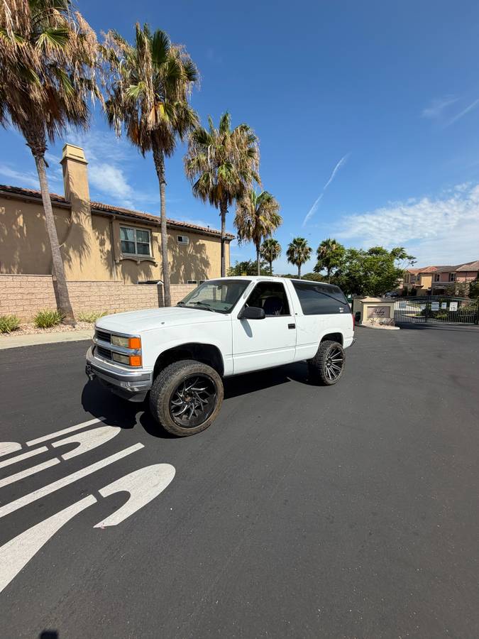 Chevrolet-Tahoe-12-ton-nominal-1995-white