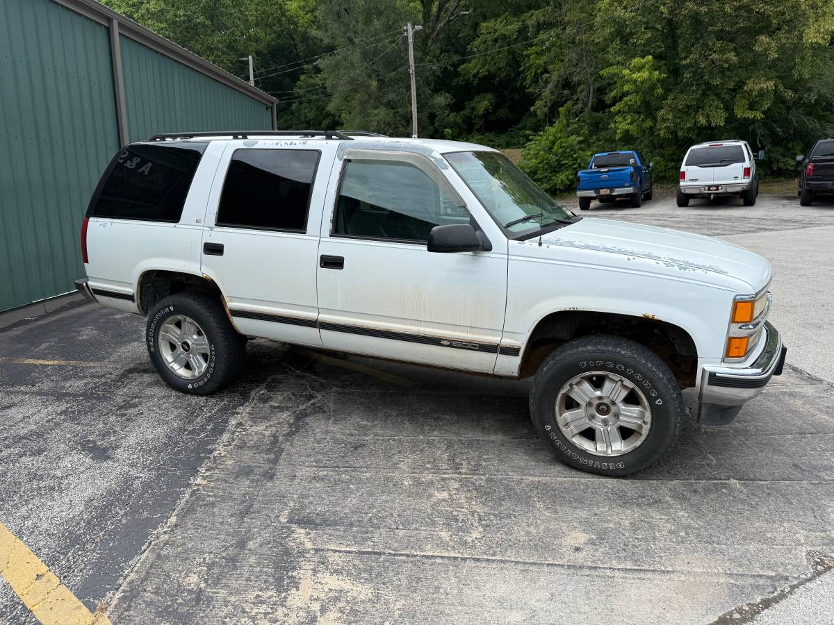 Chevrolet-Tahoe-1995