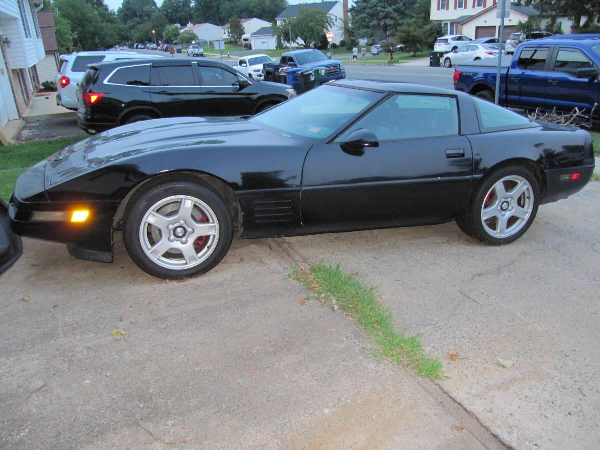 Chevrolett-corvette-1993-black