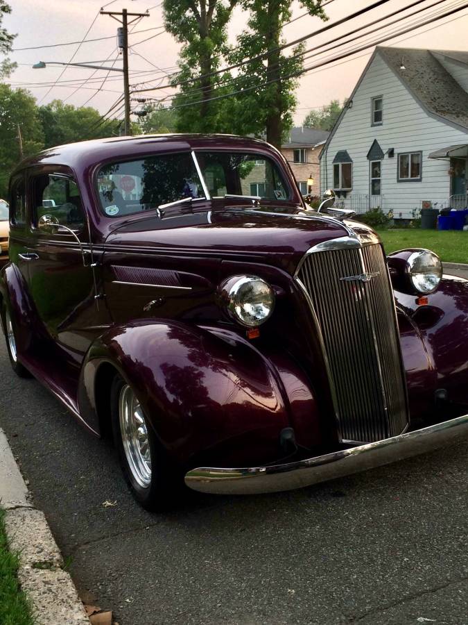 Chevy-2-door-sedan-1937-custom