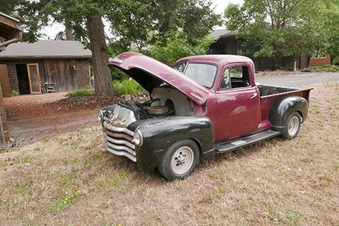 Chevy-3100-modified-pickup-1951-red