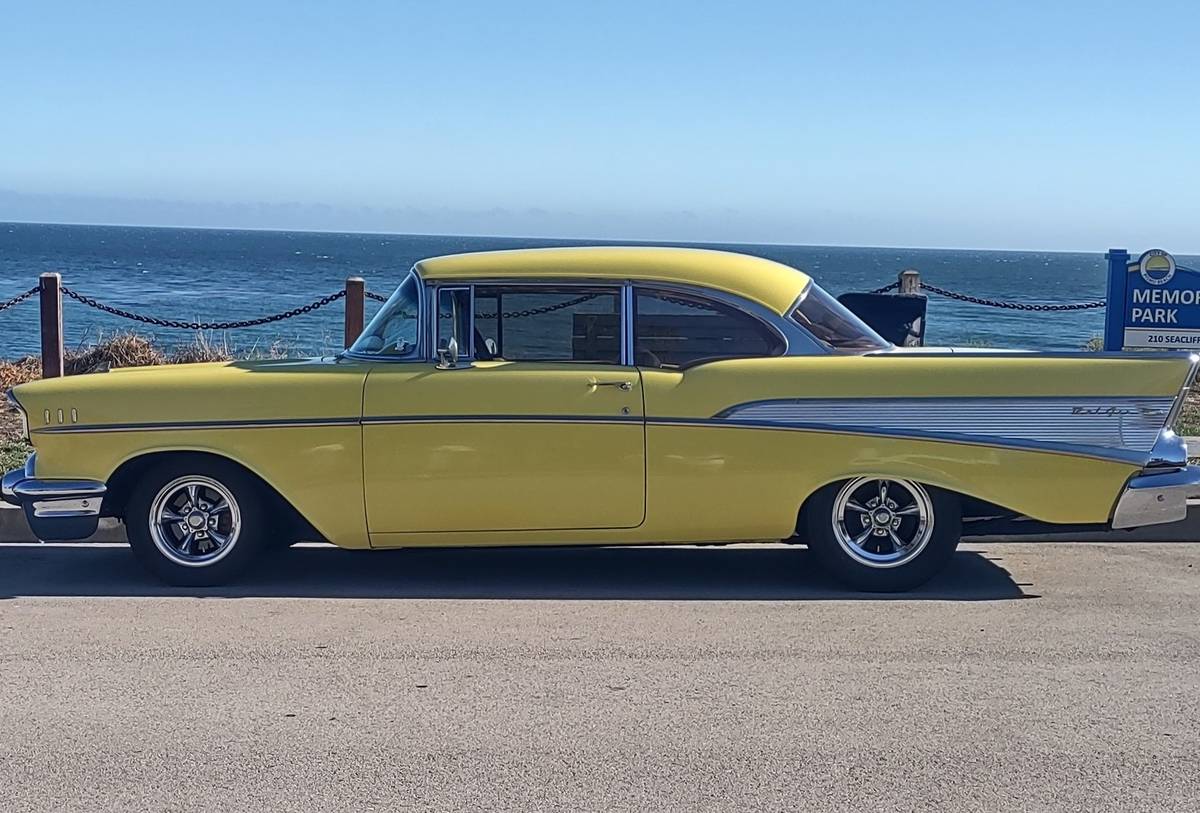 Chevy-bel-air-1957-yellow