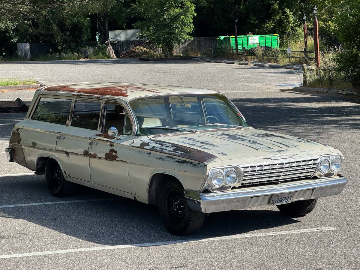 Chevy-biscayne-wagon-1962-white