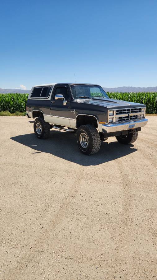 Chevy-blazer-1988-grey