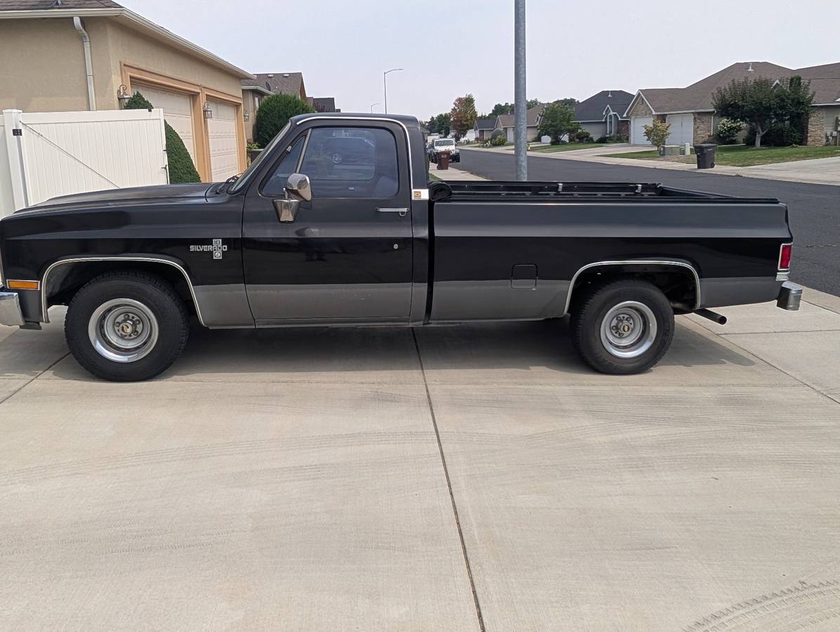 Chevy-c-10-silverado-1986-black