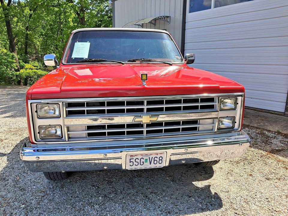 Chevy-c10-scottsdale-1985-red