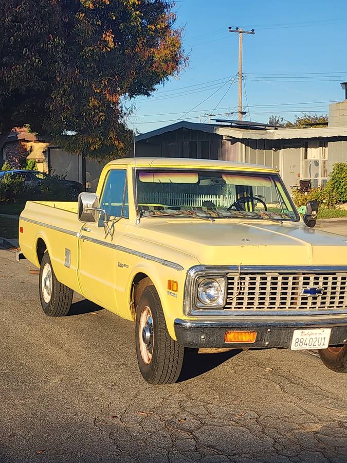 Chevy-c20-custom-deluxe-1972-yellow