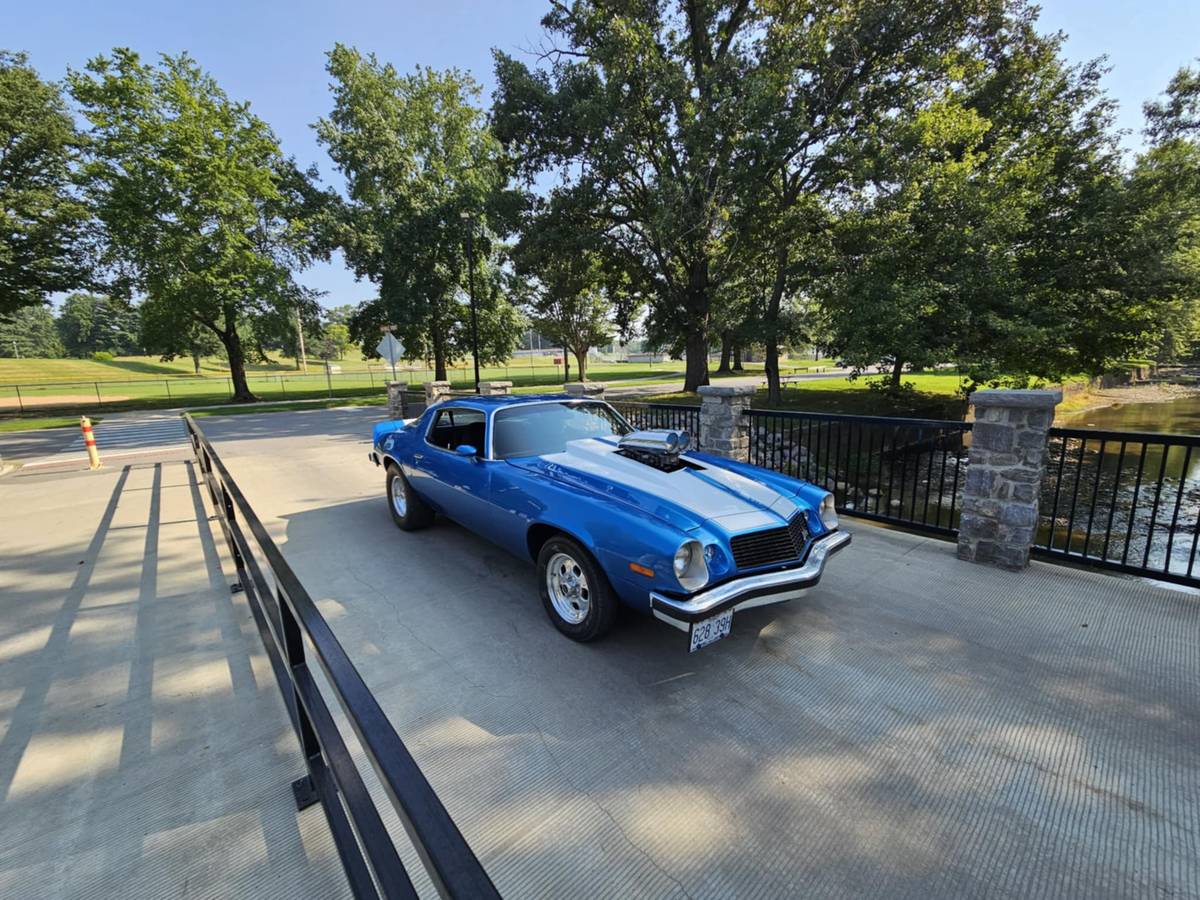 Chevy-camaro-1976-blue