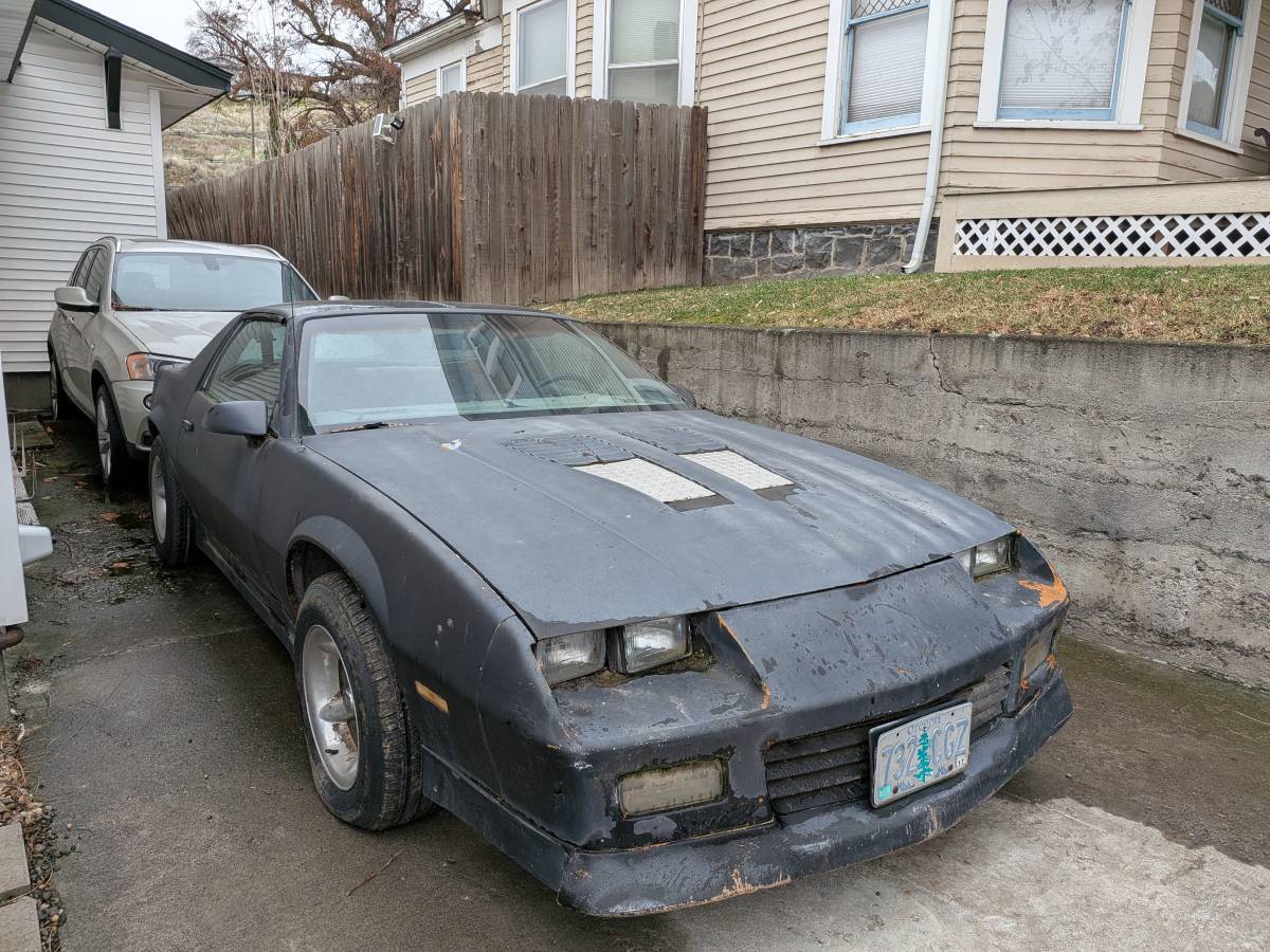 Chevy-camaro-1985-black