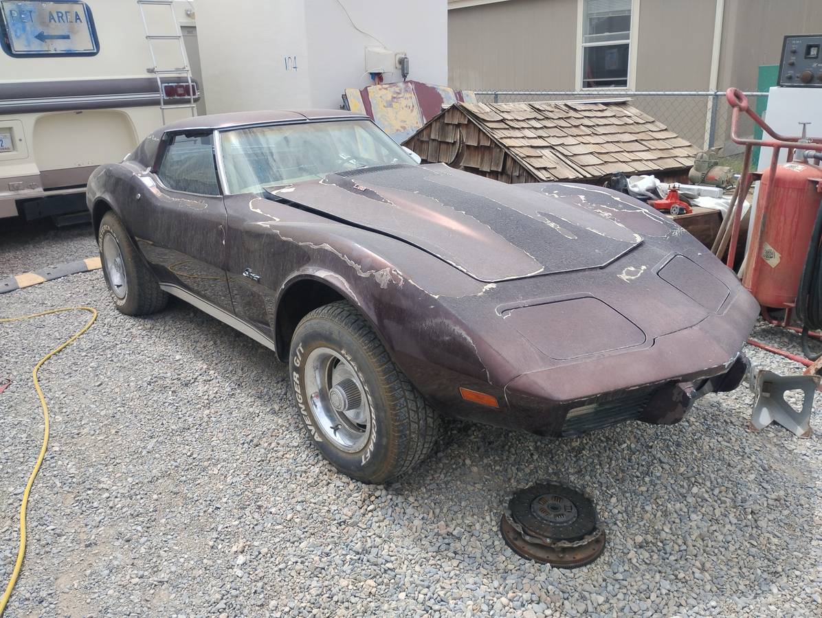 Chevy-corvette-1975