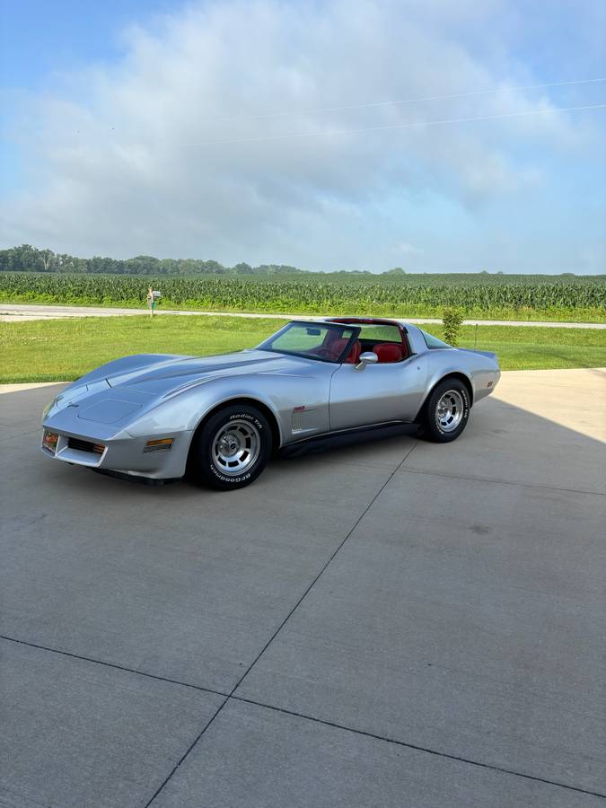 Chevy-corvette-1980-silver