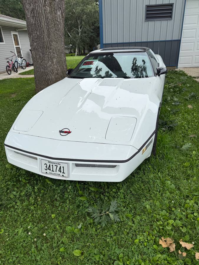 Chevy-corvette-1985-white
