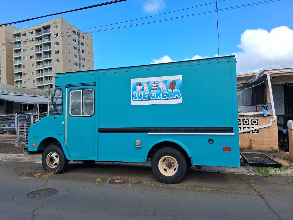 Chevy-food-truck-1985-blue