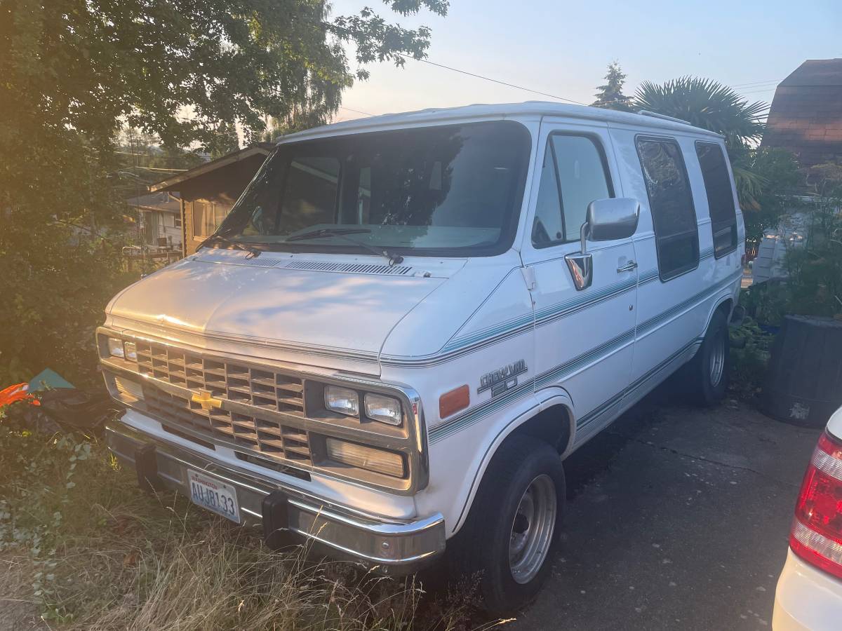 Chevy-g20-van-1996-white