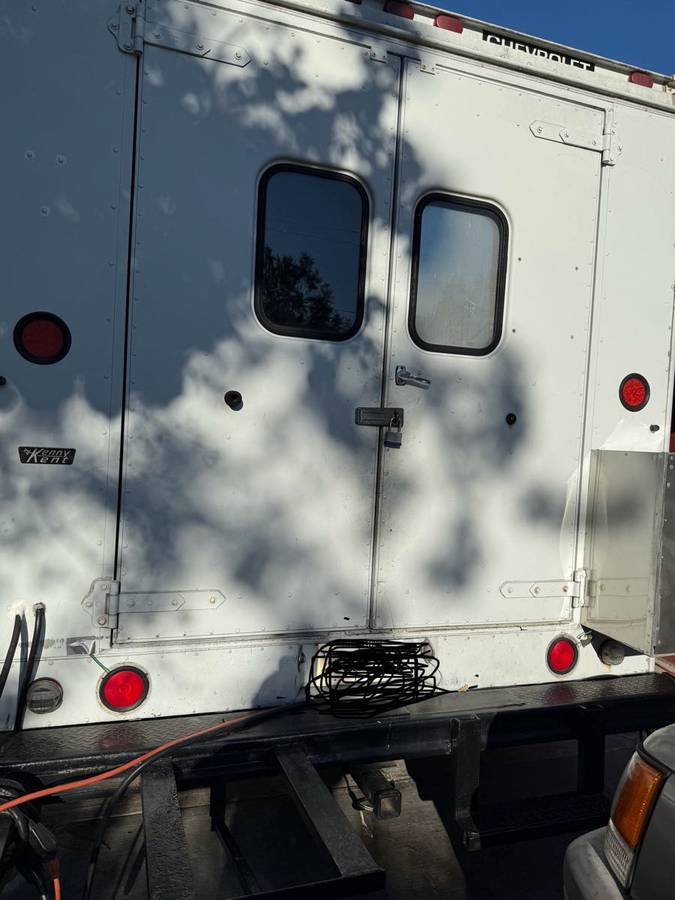 Chevy-g30-1986-white