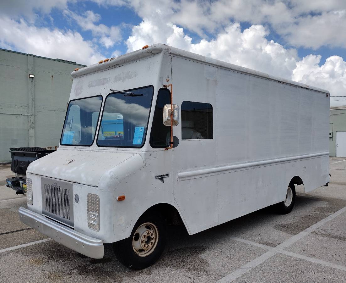 Chevy-grumman-1979-white