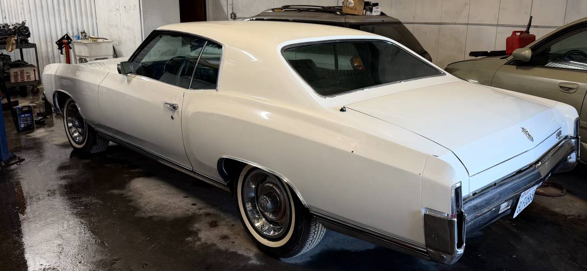 Chevy-monte-carlo-1971-white
