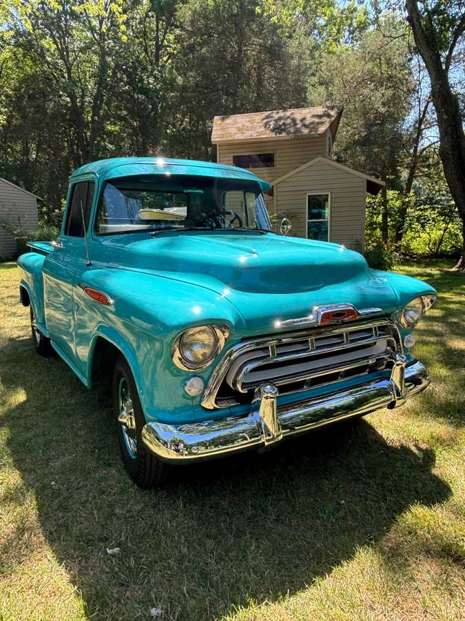 Chevy-pick-up-truck-1957-blue