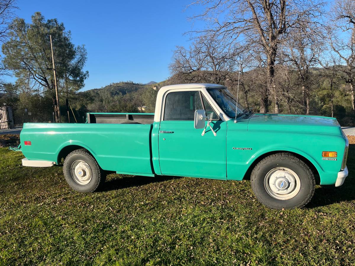 Chevy-pickup-three-quarter-ton-1972-green