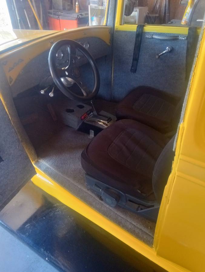 Chevy-sedan-1931-yellow
