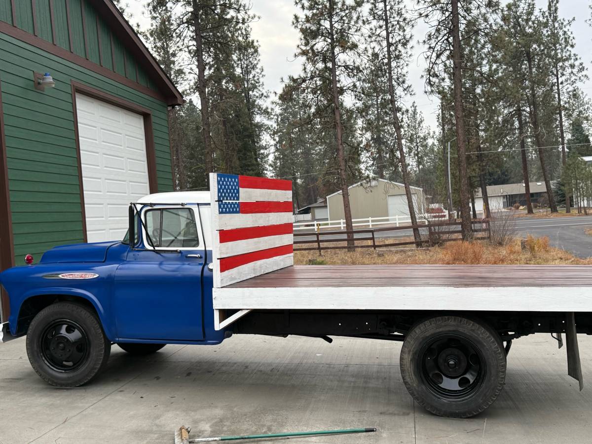 Chevy-silverado-1957-blue