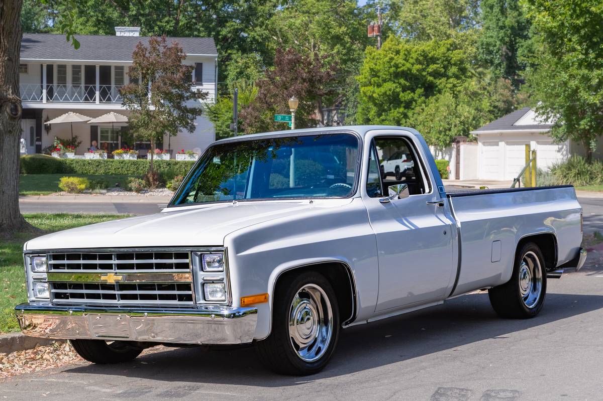 Chevy-silverado-1977-white