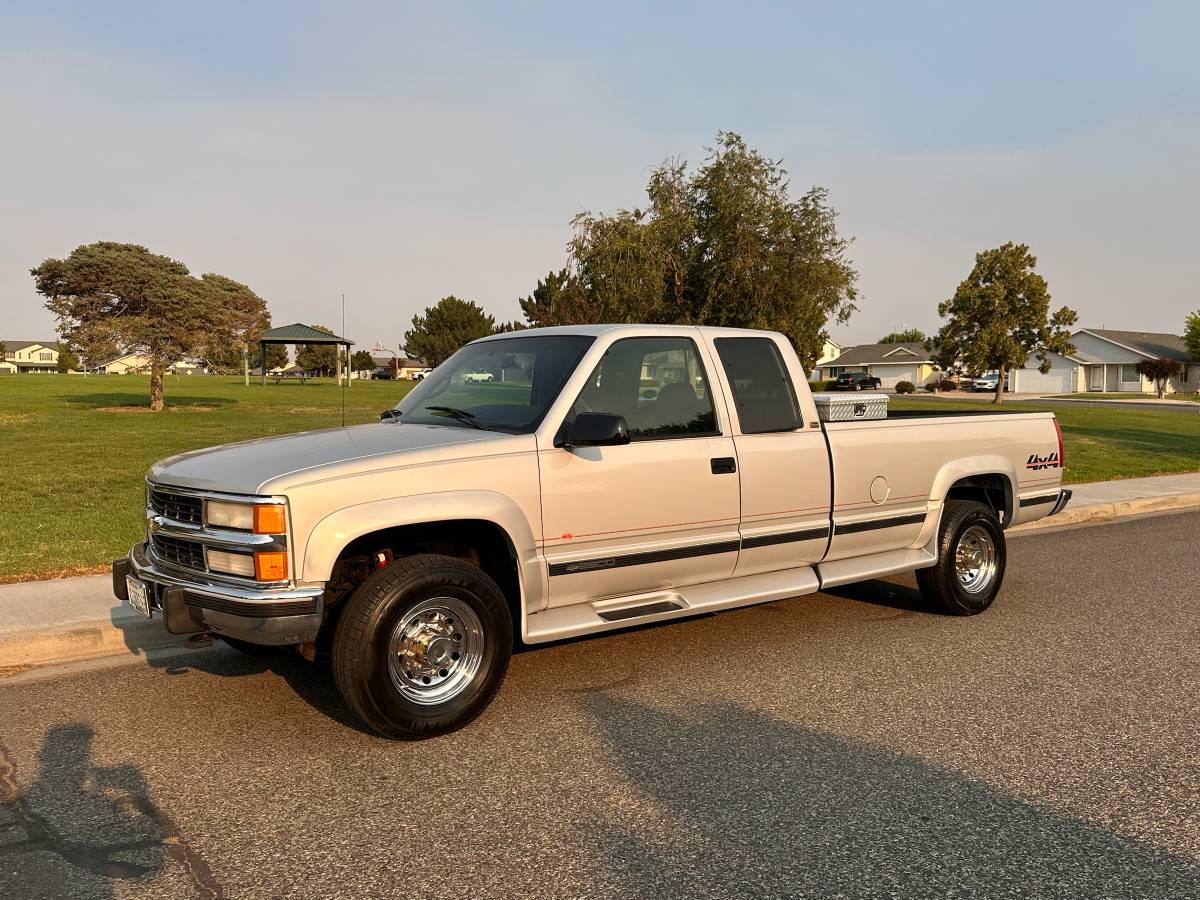 Chevy-silverado-2500-1995-silver