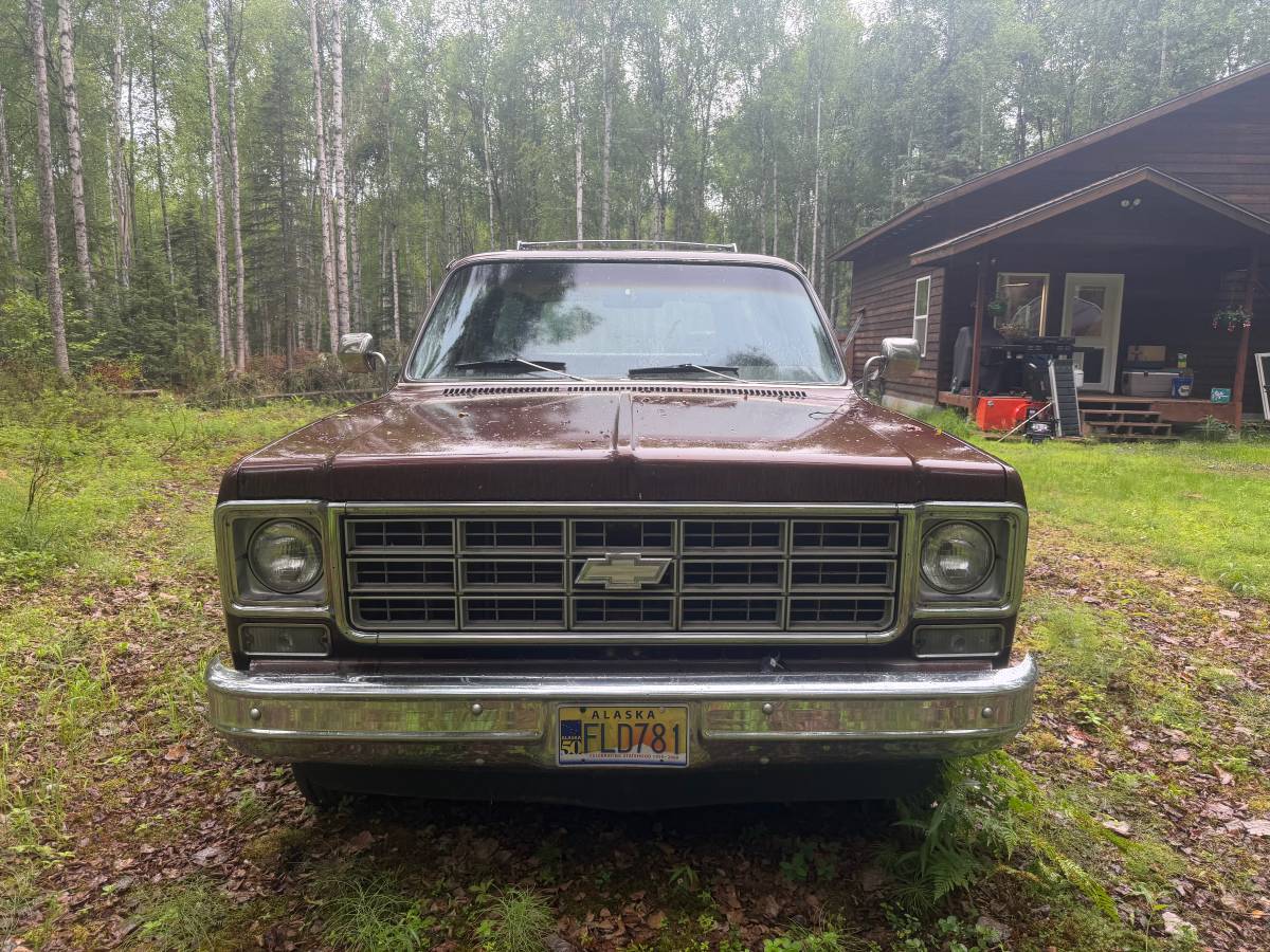 Chevy-silverado-suburban-1978-brown