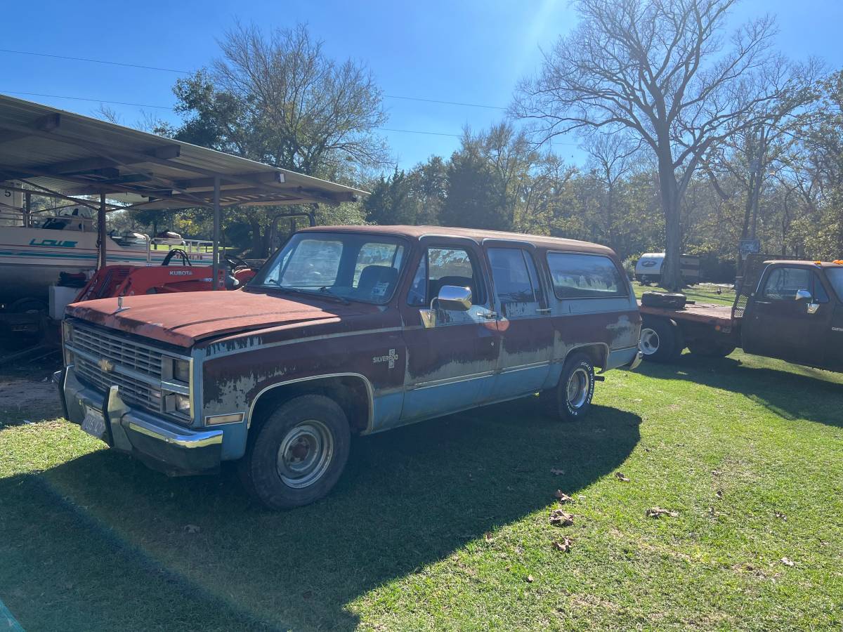 Chevy-suburban-1984-blue