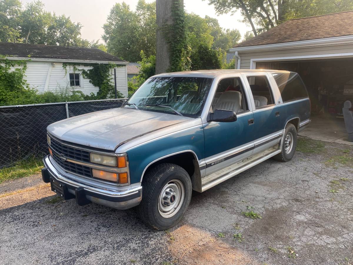 Chevy-suburban-2500-1993-blue