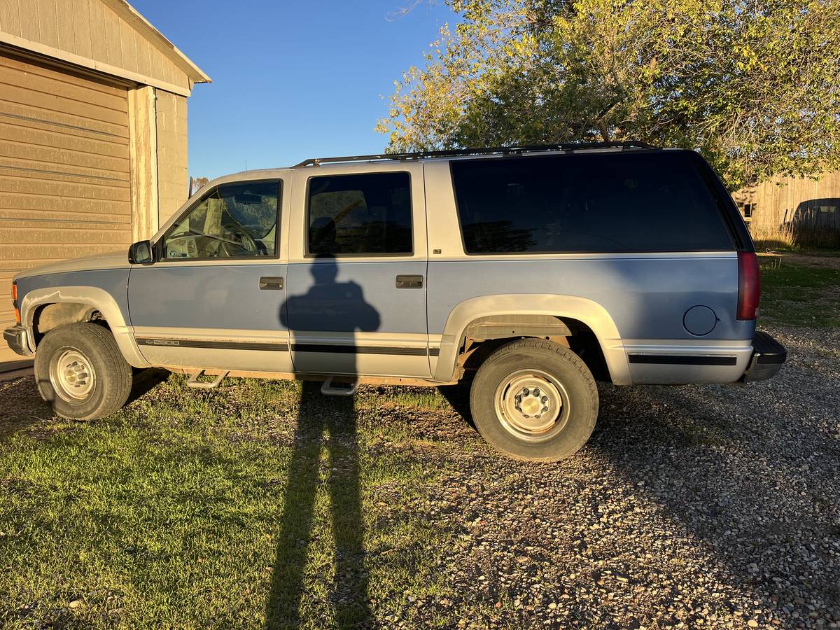 Chevy-suburban-2500-1995