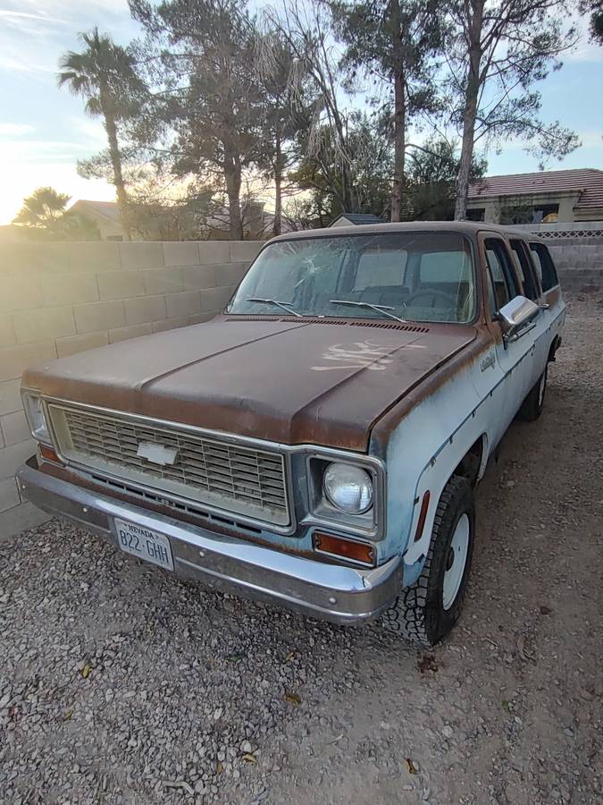 Chevy-suburban-4x4-1974