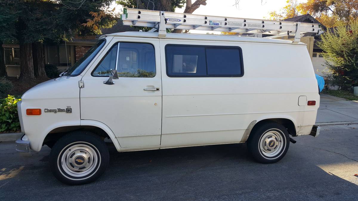 Chevy-van-g10-1982-white