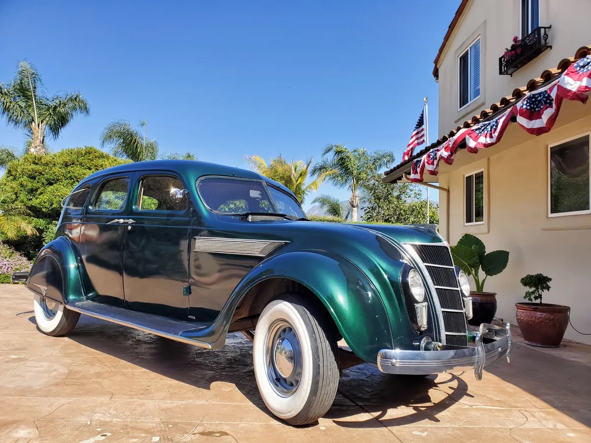 Chrysler-Airflow-1935-Dark-Green-Beige