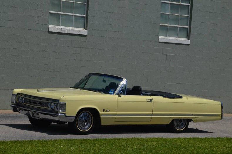 Chrysler-Crown-1967-Daffodil-Yellow-Black