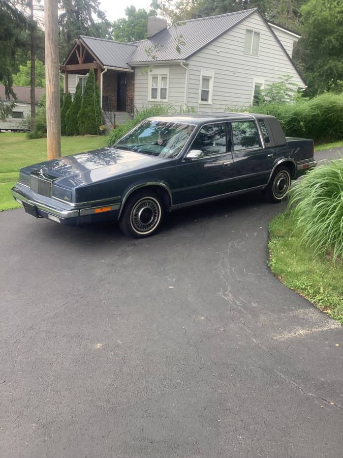 Chrysler-Fifth-ave-new-yorker-1991-blue